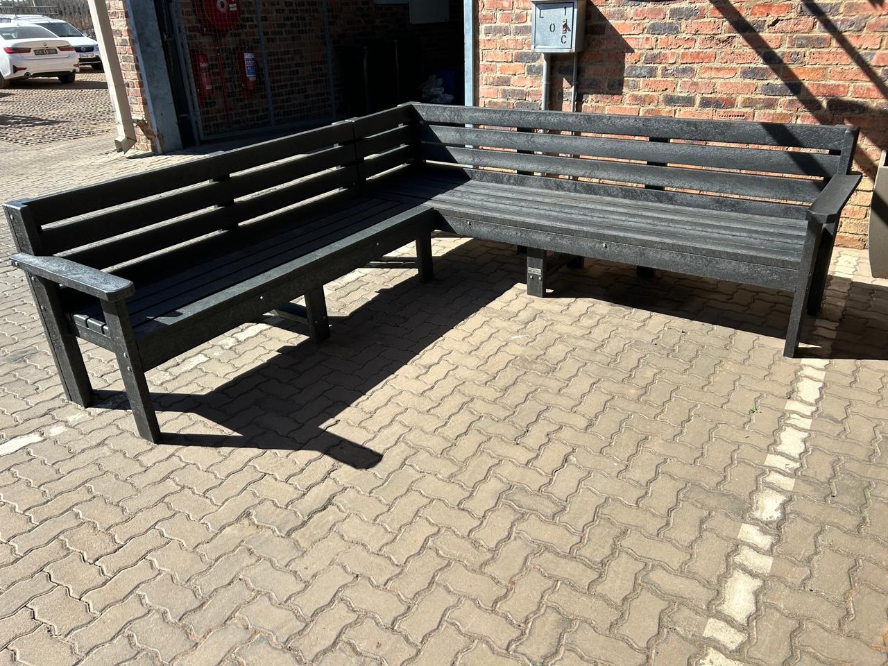 Corner Garden Bench 1800 x 1800mm - Image 7